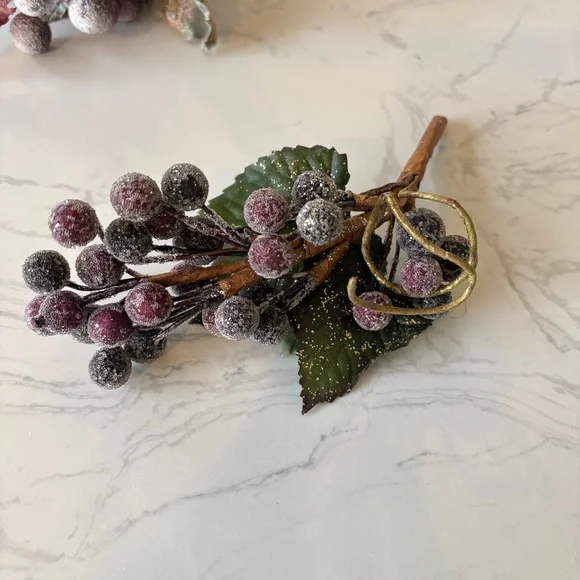 Set of three artificial beaded/ sugared grape vines in purple - Picture 4 of 8